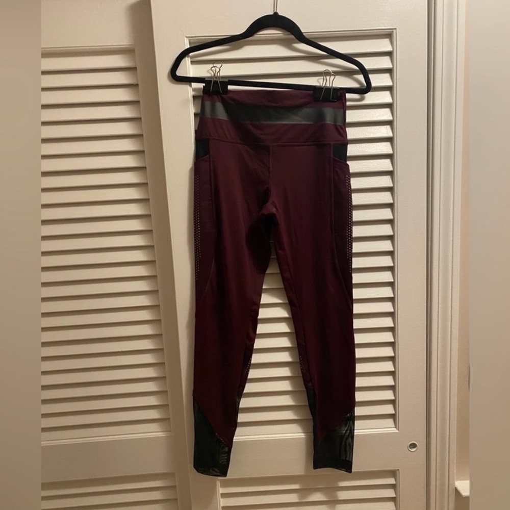 Rare Victoria's Secret PINK Ultimate Leggings Maroon Black Mesh Side NWOT M - Picture 7 of 10